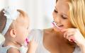 Как чистить зубы младенцу